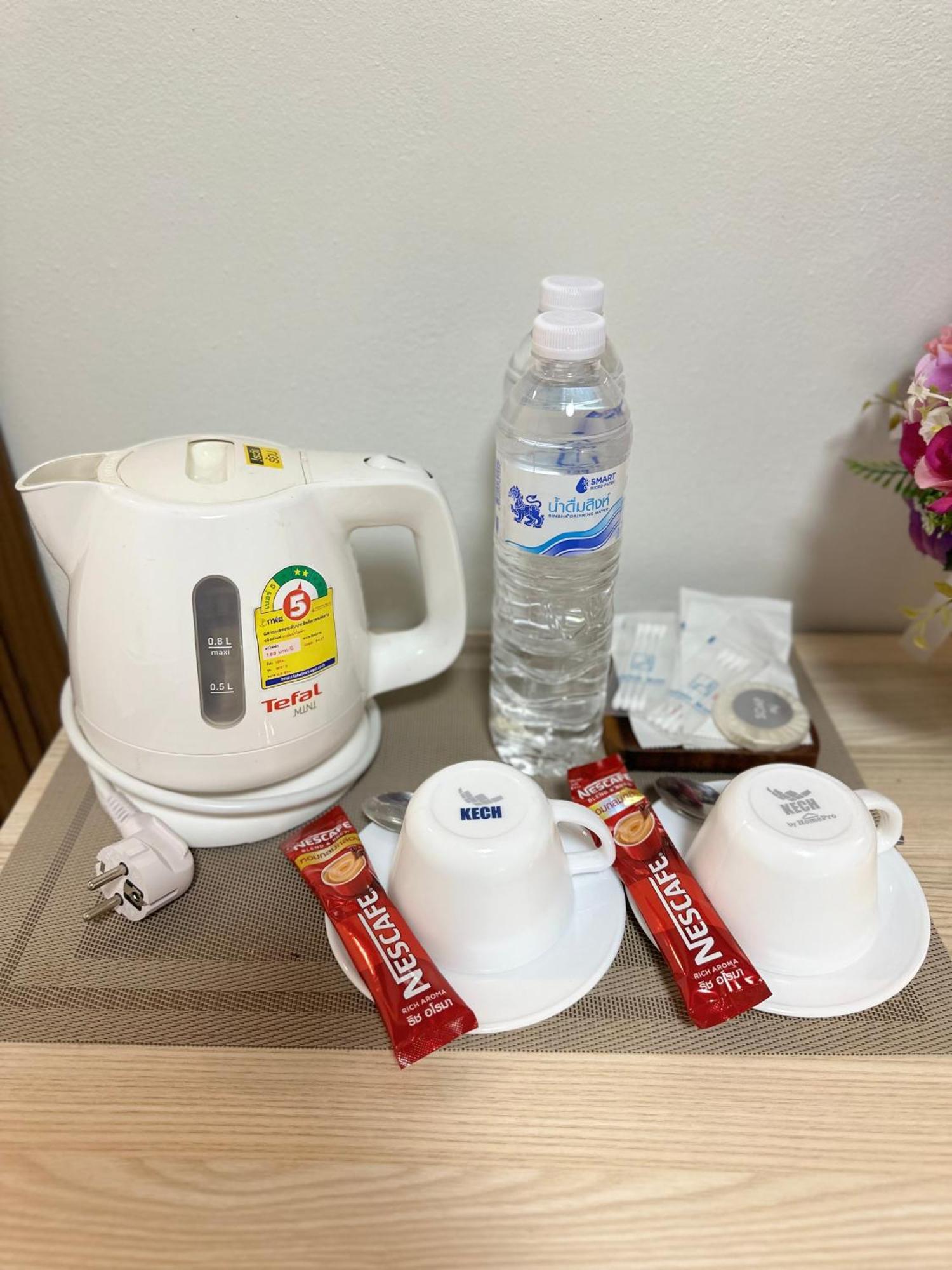Service Apartment ห้อง102 ใจกลางเมืองใกล้แหล่งท่องเที่ยว ラムパーン エクステリア 写真