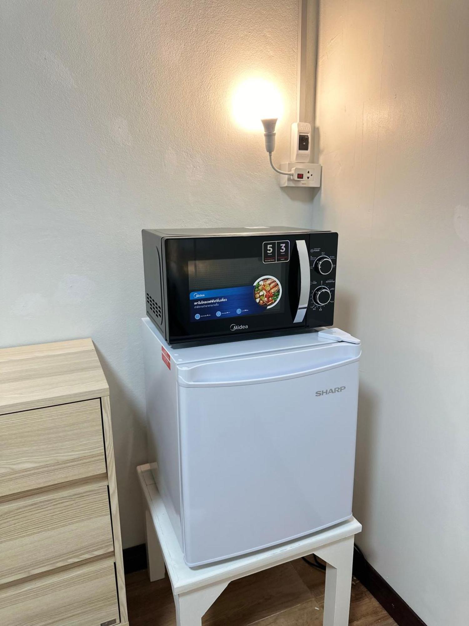 Service Apartment ห้อง102 ใจกลางเมืองใกล้แหล่งท่องเที่ยว ラムパーン エクステリア 写真